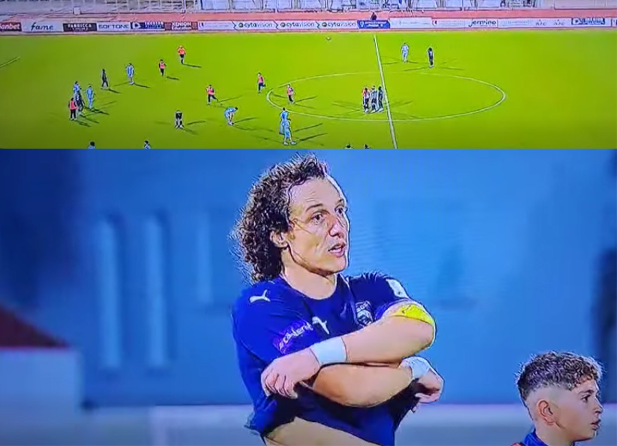 Με… «ντου» για την φανέλα του Νταβίντ Λουίζ, όμως τηρήθηκε η συμφωνία (ΒΙΝΤΕΟ)