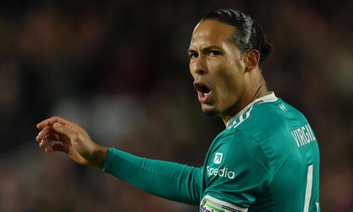 Φαν Ντάικ: «Η κατάσταση είναι ένα χάος, απογοητεύουμε τον Σλοτ και τους εαυτούς μας»