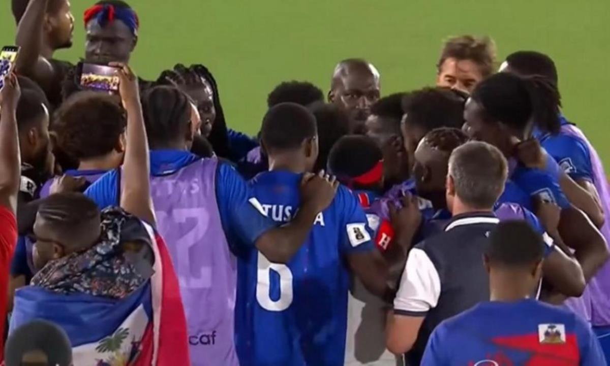 Οι στιγμές που μόνο το Μουντιάλ χαρίζει: Το κινητό των παικτών της Αϊτής και τα δάκρυα του Τόμας Κρίστιανσεν! (ΦΩΤΟΓΡΑΦΙΕΣ)