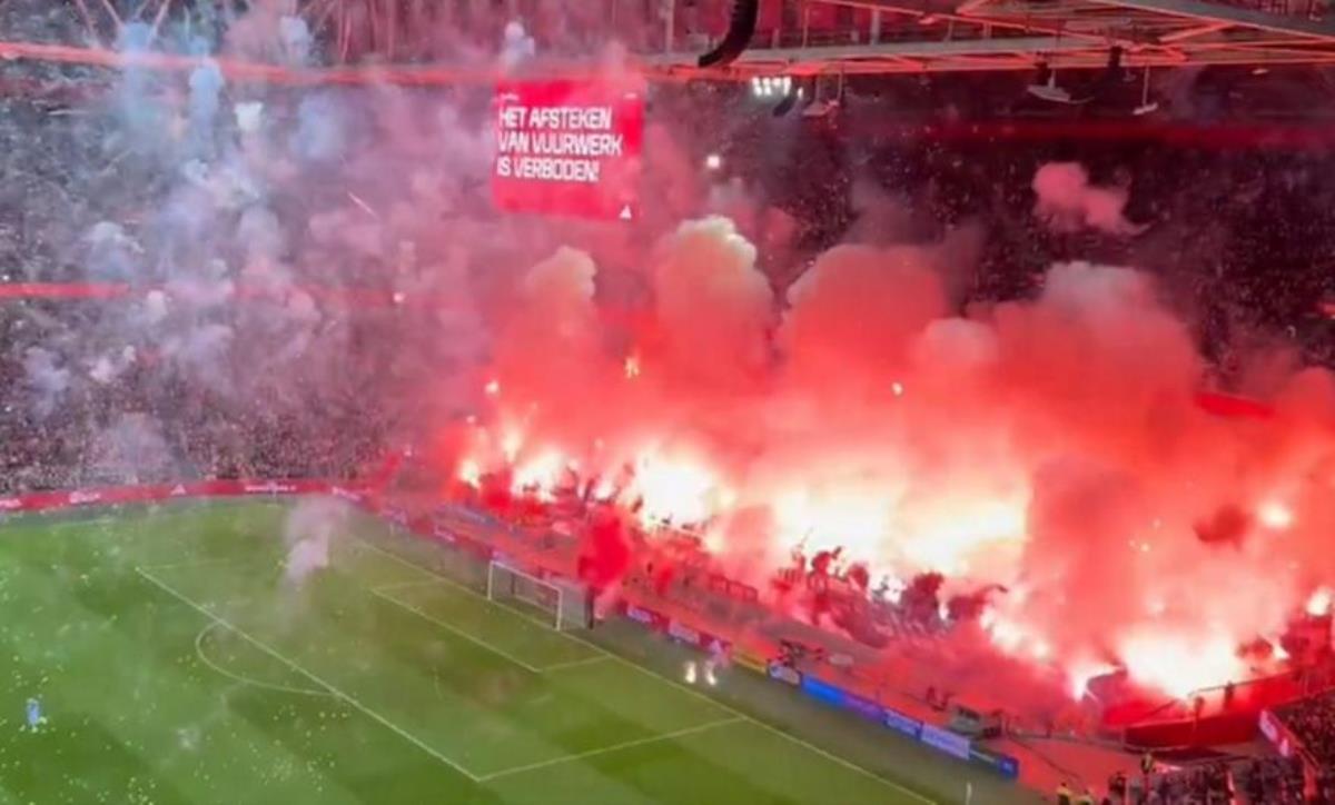 Οριστική διακοπή στα πρώτα λεπτά του Άγιαξ – Χρόνινγκεν για καπνογόνα στις εξέδρες!