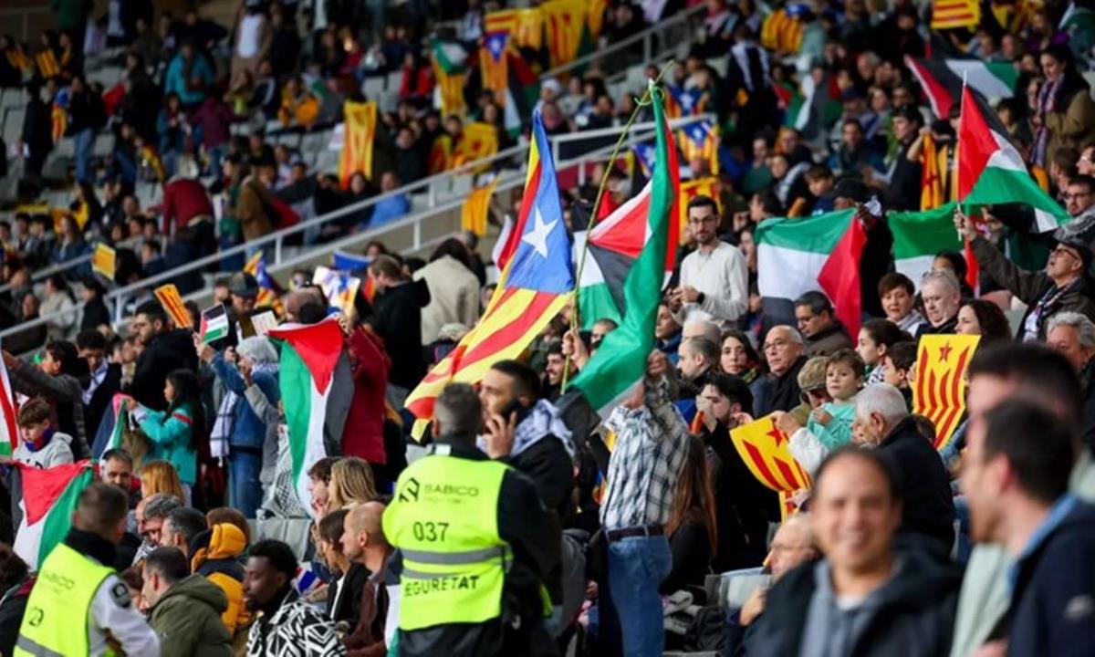 Καταλονία-Παλαιστίνη: Το Μονζουίκ έγινε γήπεδο αλληλεγγύης με 30.018 θεατές!