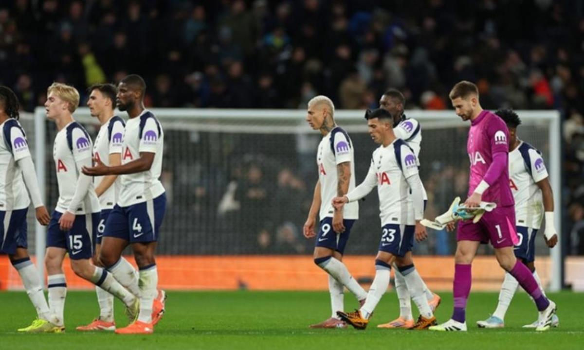 Τραγική Τότεναμ, έχασε και από τη Φούλαμ!