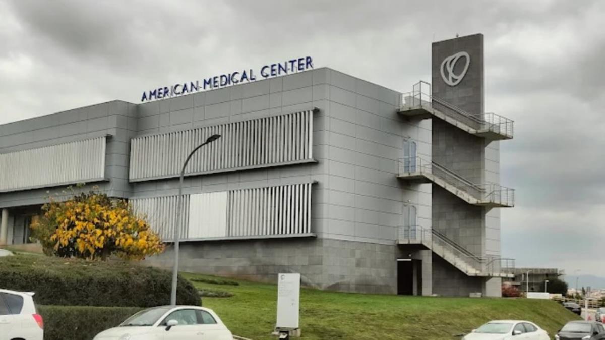 Πρωτοποριακή επέμβαση στην Κύπρο – Βιονικό χέρι χαρίζει ξανά το χαμόγελο σε ασθενή μετά από ακρωτηριασμό – Δείτε φωτογραφίες