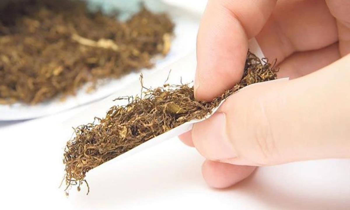 Από καπνό μέχρι… πολυτελές ρολόι – Με γεμάτες βαλίτσες από αδήλωτα προϊόντα πιάστηκαν πέντε επιβάτες – Δείτε φωτογραφίες