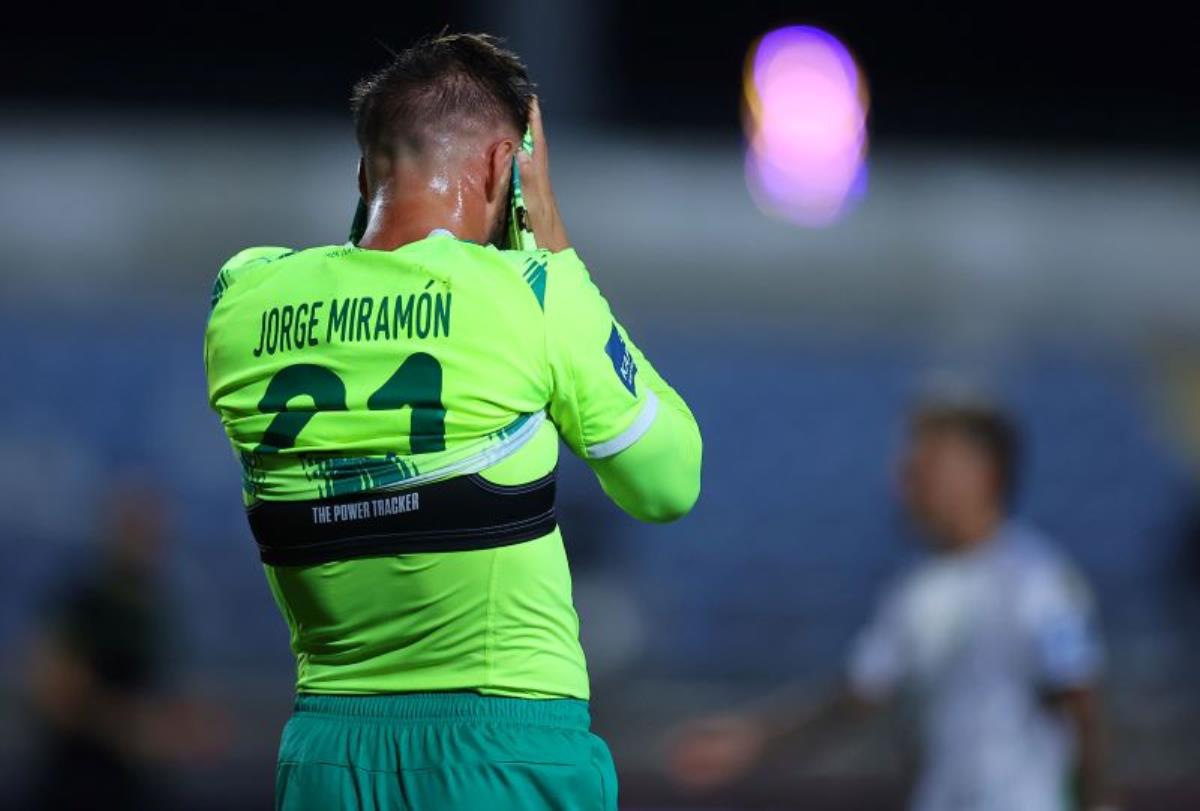 Πληγωμένοι από το πάτημα της πεπονόφλουδας…