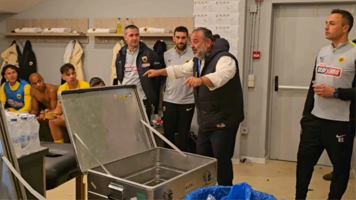 Η στιγμή που ο Ηλιόπουλος ανακοινώνει το πριμ και γίνεται χαμός στα αποδυτήρια (ΒΙΝΤΕΟ)