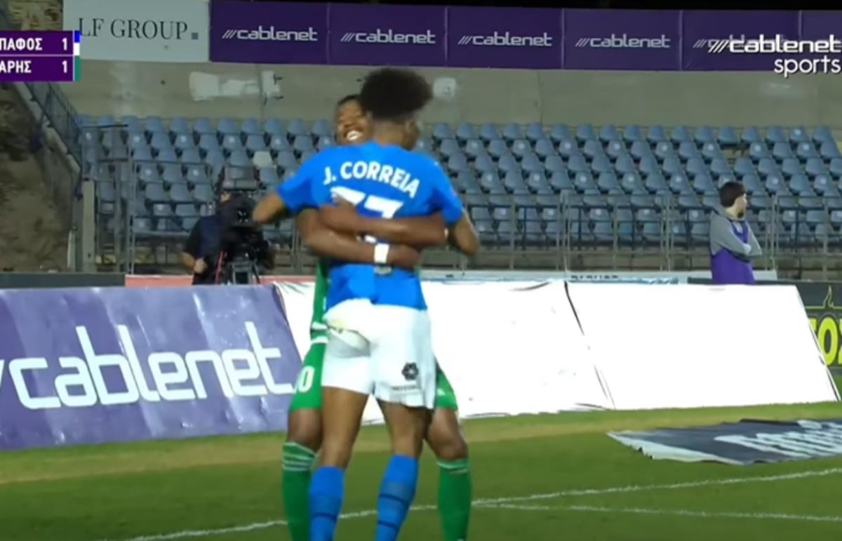 Σπάνιο ΣΚΗΝΙΚΟ στο Πάφος-Άρης: Κορέια και Μαγιαμπέλα δίδαξαν ποδοσφαιρικό πολιτισμό! (ΒΙΝΤΕΟ)