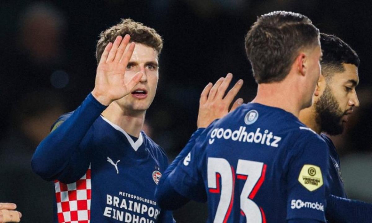 Λύγισε την Μπρέντα για την 7η σερί νίκη της στην Eredivisie η πρωτοπόρος Αϊντχόφεν