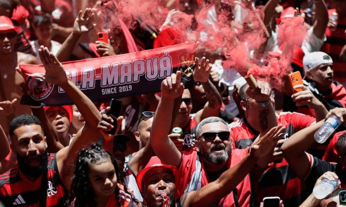 Εντυπωσιακό βίντεο από το Ρίο Ντε Τζανέιρο: Εκατοντάδες βεγγαλικά φώτισαν την πόλη για την Φλαμένγκο