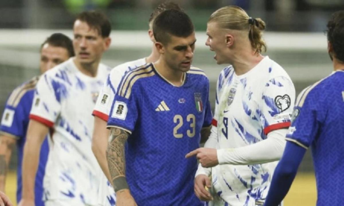 Απίστευτη ατάκα Χάαλαντ: «Ο Μαντσίνι μου έπιανε τον κ#λο – Μου έδωσε κίνητρο και έβαλα δύο γκολ»!