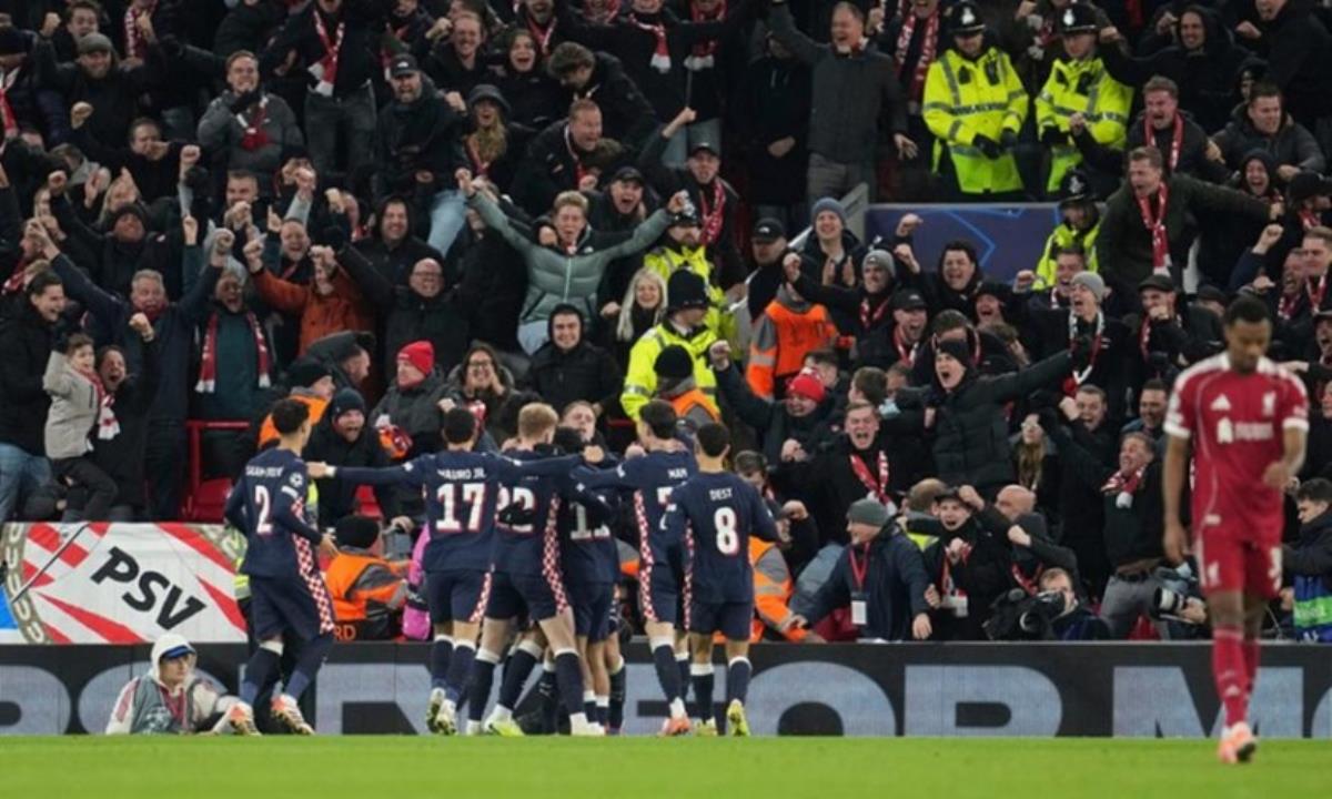 Κατρακύλα δίχως τέλος για τη θλιβερή Λίβερπουλ, τεσσάρα της Αϊντχόφεν στο «Άνφιλντ»!