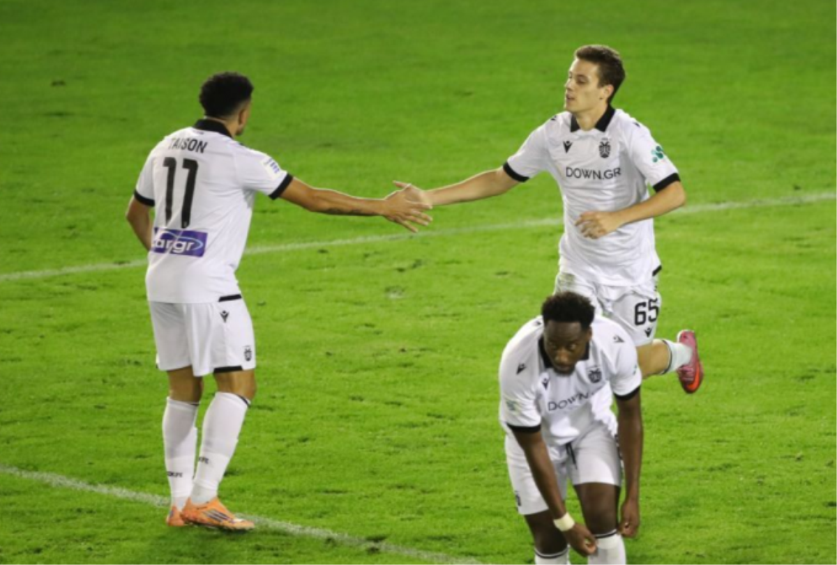 Η στιγμή που η Λεωφόρος «υποκλίθηκε» στον Κωνσταντέλια (BINTEO)