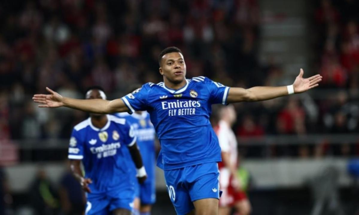 Τι κι αν έβαλε τέσσερα γκολ απέναντι στον Ολυμπιακό; Η άκρως άβολη στιγμή του Εμπαπέ, μετά το παιχνίδι…