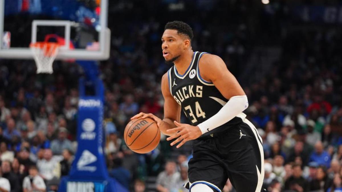 Γιάννης… μαέστρος! Με 18 ασίστ και μυθικό double-double οδήγησε τους Μπακς στη νίκη επί των Χόρνετς