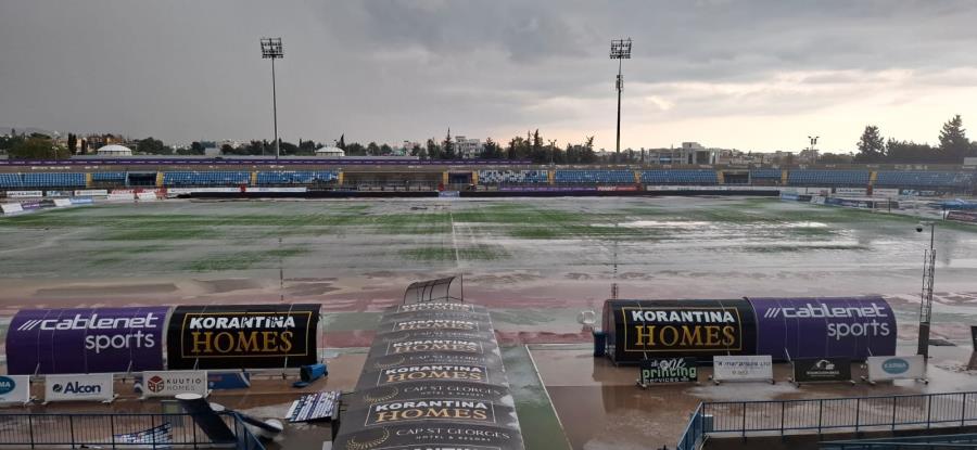Πάφος FC-ΑΠΟΕΛ: ΑΠΙΣΤΕΥΤΟ σκηνικό μετά την χαλαζόπτωση – Το «Στέλιος Κυριακίδης» έγινε… λίμνη! (ΦΩΤΟΣ)