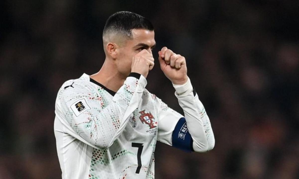 ΧΑΜΟΣ με Κριστιάνο: Αγκωνιά, αποβολή, χειρονομία για «κλάψα» και ειρωνική κίνηση προς τον κόσμο! (ΒΙΝΤΕΟ)