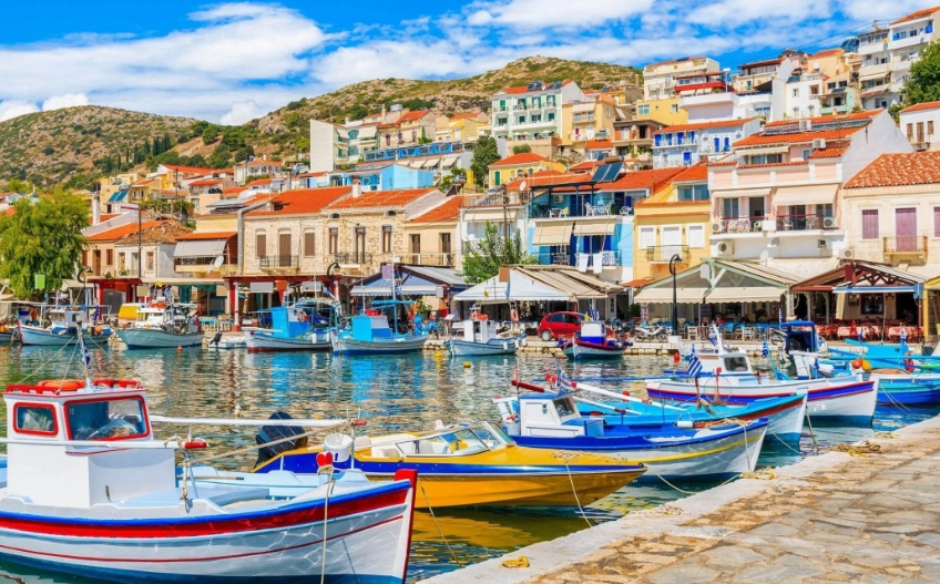 Το ελληνικό νησί που κάνει τους Βρετανούς να παραμιλάνε και αποθεώνεται στα διεθνή μέσα 