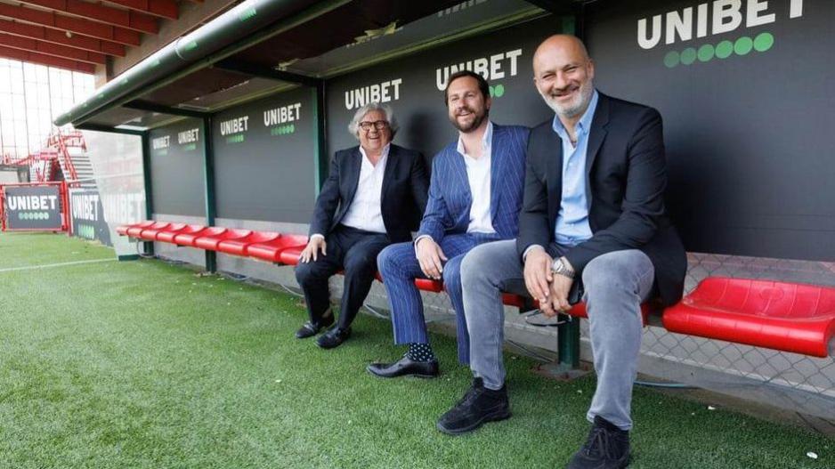 Η εξαγορά της Κόρτραϊκ με ενέργειες Γιώτη Παναγιώτου!