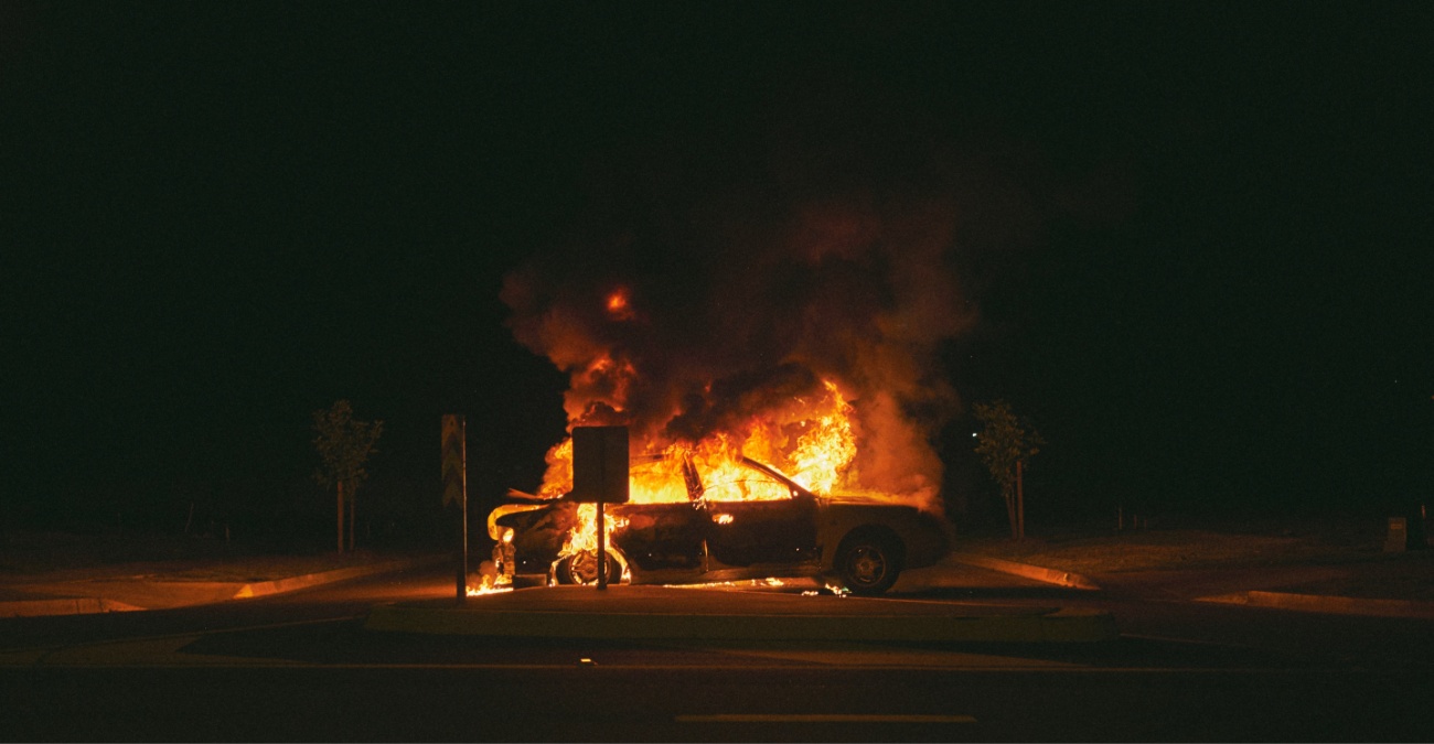 Πολυτελή αυτοκίνητα στις φλόγες – «Βλέπουν» σύνδεση με τον φόνο Δημοσθένους οι Αρχές