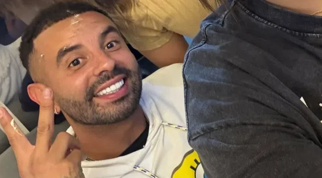 Απίστευτη, αλλά αληθινή ιστορία - Ο γνωστός ποδοσφαιριστής είναι 33 ετών και η κόρη του 22 (ΦΩΤΟΓΡΑΦΙΕΣ)