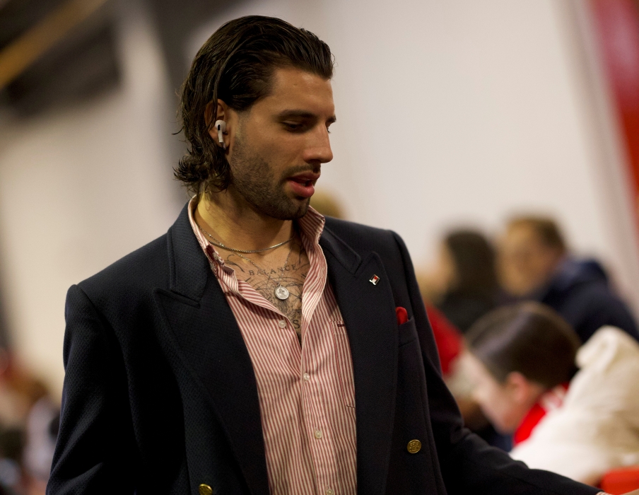 Η ανδρική ομάδα της Liverpool FC φοράει Tommy Hilfiger στην αναμέτρηση της Premier League απέναντι στη Newcastle United