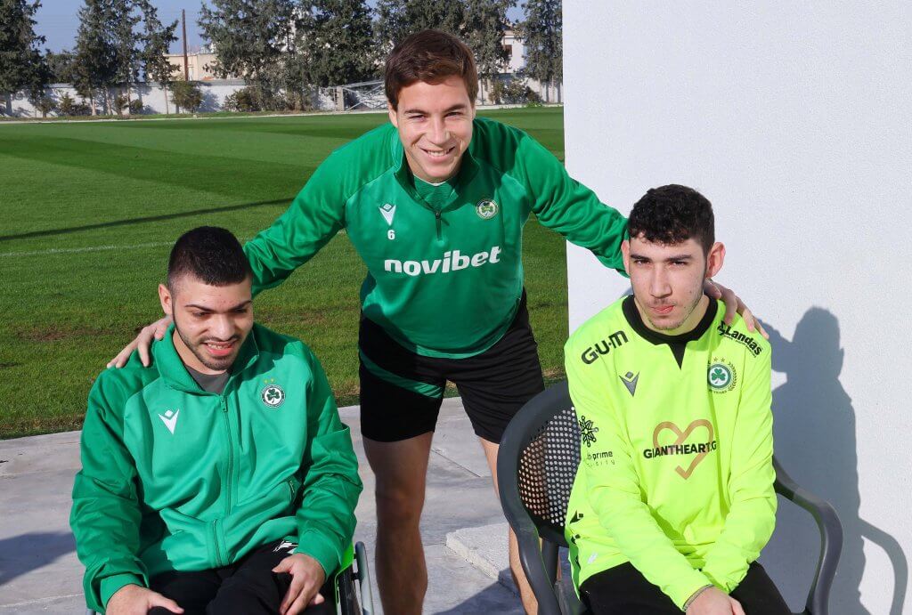 ΦΩΤΟΓΡΑΦΙΕΣ: Συγκινητικές στιγμές για Κυριάκο και Χαρίτο στο «Ηλίας Πούλλος» - Άλλη μια όμορφη κίνηση του Omonoia Foundation!