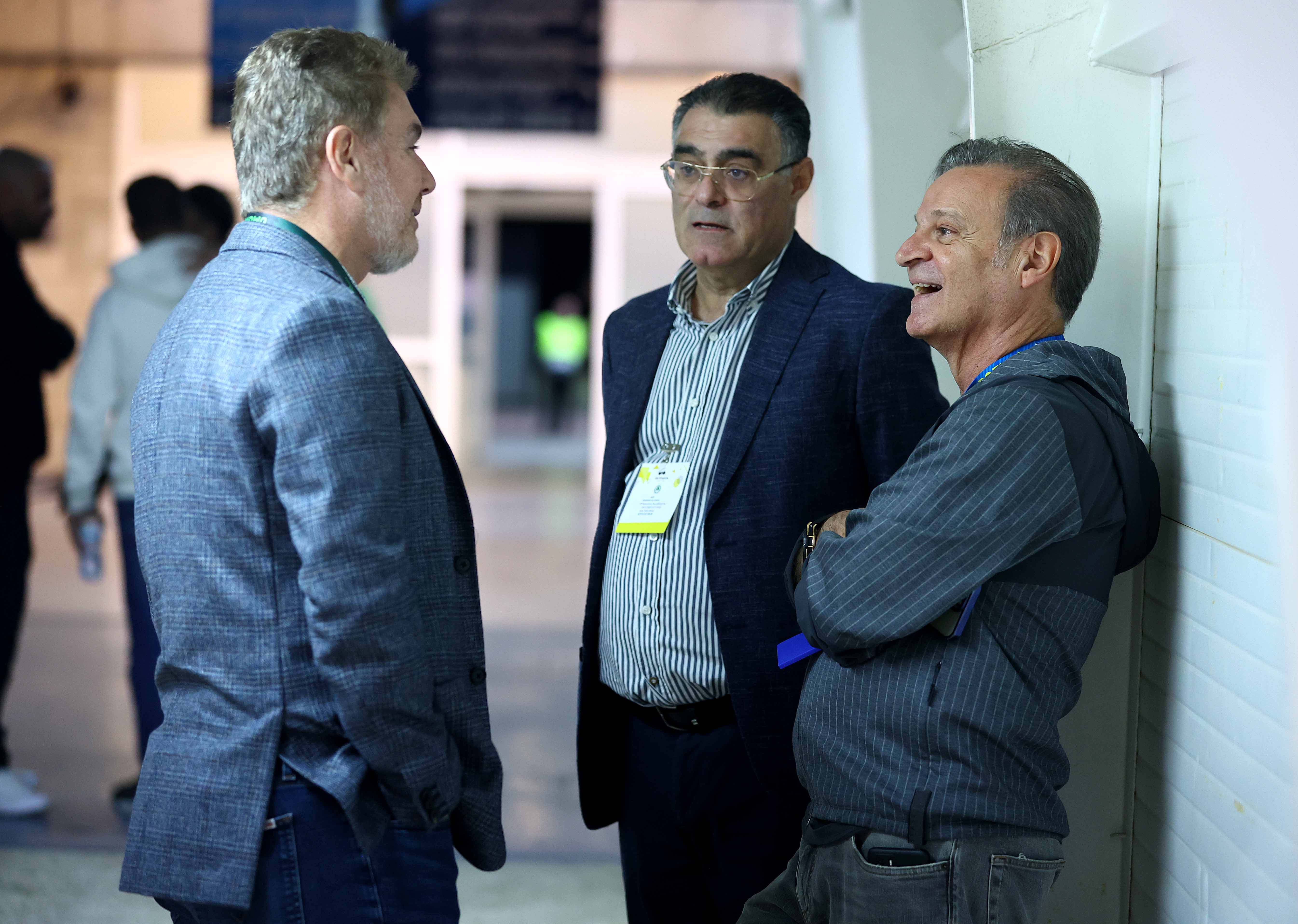 Συζήτηση με ΧΑΜΟΓΕΛΑ από Παπασταύρου και Πετρίδη