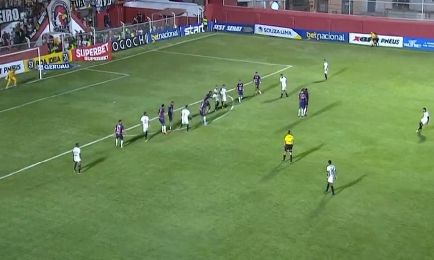 Ο Χουλκ διέλυσε τους νόμους της φυσικής και σκόραρε με απίθανη εκτέλεση φάουλ!