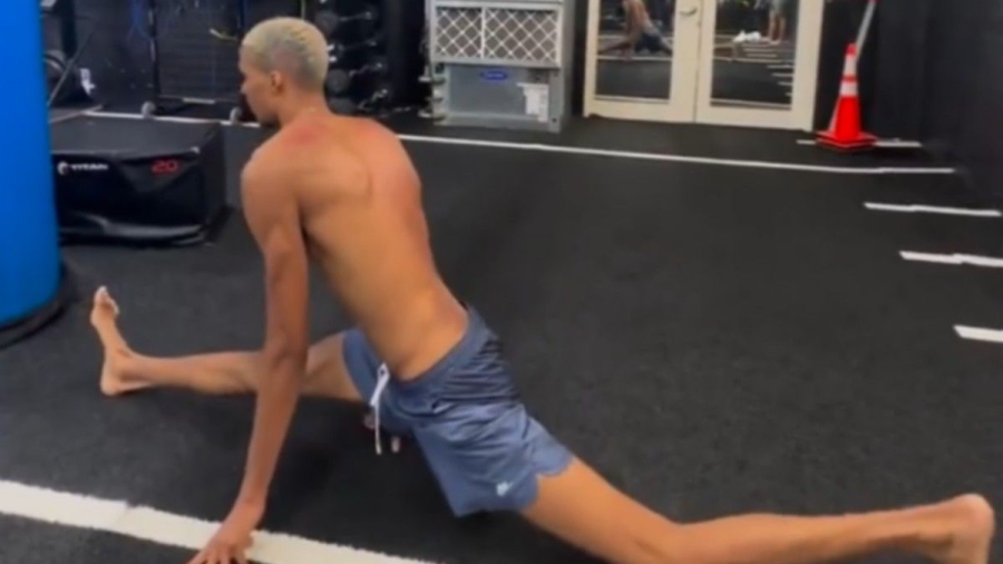 NBA: Ο Ουεμπανιάμα δείχνει την ευλυγισία του κάνοντας… σπαγγάτο! (BINTEO)