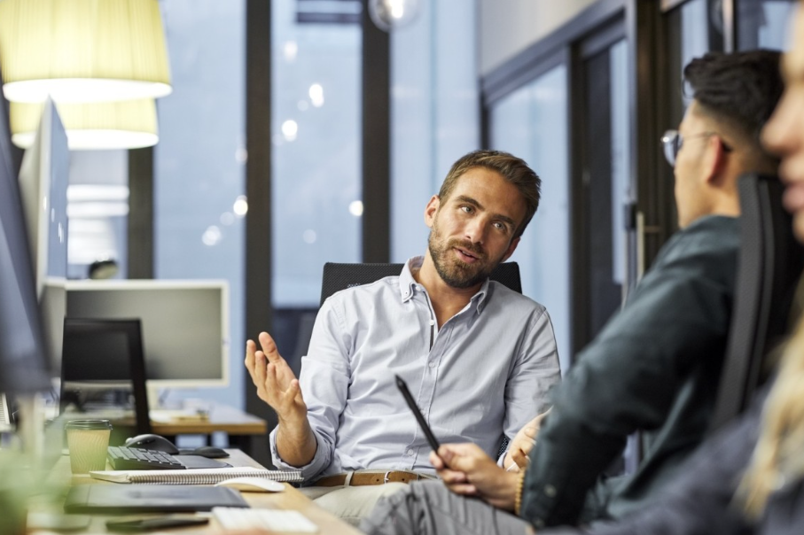7 φράσεις για να ακούγεστε με περισσότερη αυτοπεποίθηση στη δουλειά
