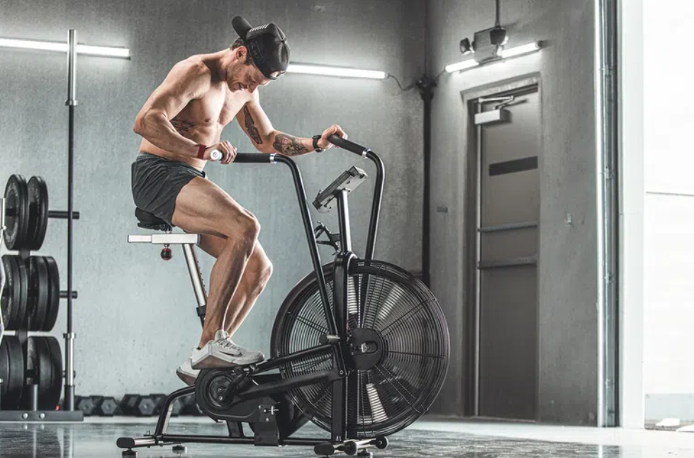 Οι Καλύτερες Cardio Μηχανές για να Κάψεις Λίπος και να Βελτιώσεις τη Φυσική σου Κατάσταση