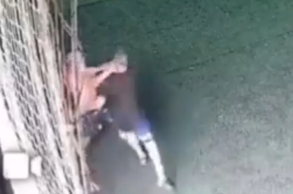 Απίθανο ξύλο πρώην ποδοσφαιριστή σε αντίπαλό του: Του έκοψε κομμάτι από το αυτί (ΦΩΤΟΓΡΑΦΙΑ-ΒΙΝΤΕΟ)