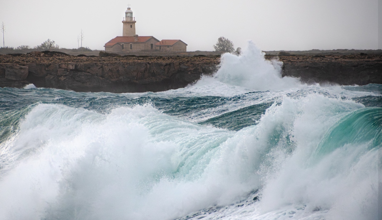 VIDEO: «Αγρίεψε» η θάλασσα - Ορμητικά κύματα χτυπούν τις ακτές της Κύπρου