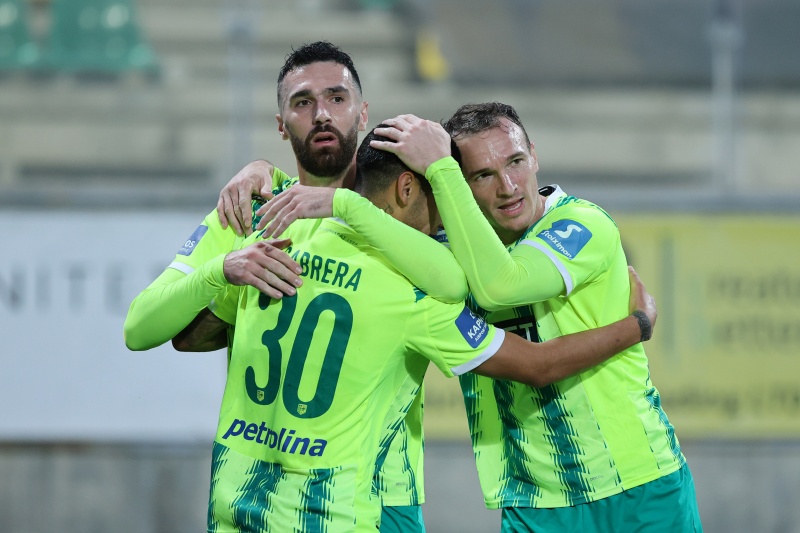 Τριάρα στο ημίχρονο στο... ρελαντί για την ΑΕΚ