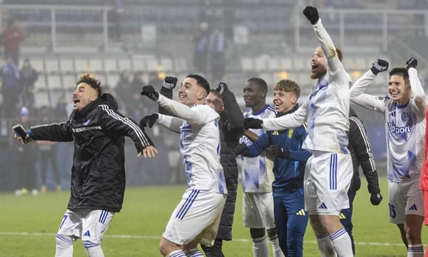 Conference-ΑΠΙΣΤΕΥΤΟ: Ο προπονητής της Όλομουτς έμαθε για την πρόκριση της ομάδας του ενώ απολογούνταν στους οπαδούς!