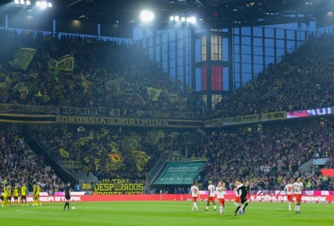 &Chi;&alpha;&mu;ό&sigmaf; &mu;&epsilon; &tau;&omicron;&nu; &epsilon;&kappa;&phi;&omega;&nu;&eta;&tau;ή &tau;&omicron;&upsilon; &gamma;&eta;&pi;έ&delta;&omicron;&upsilon; &tau;&eta;&sigmaf; &Kappa;&omicron;&lambda;&omega;&nu;ί&alpha;&sigmaf; &kappa;&alpha;&iota; &tau;&alpha; &sigma;&chi;ό&lambda;&iota;&alpha; &kappa;&alpha;&tau;ά &tau;&omicron;&upsilon; &delta;&iota;&alpha;&iota;&tau;&eta;&tau;ή