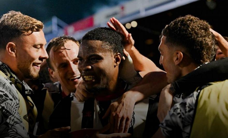Carabao Cup: Απίθανο κάζο για τη Μάντσεστερ Γιουνάιτεντ που αποκλείστηκε από την Γκρίμσμπι της League Two Carabao Cup: Απίθανο κάζο για τη Μάντσεστερ Γιουνάιτεντ που αποκλείστηκε από την Γκρίμσμπι της League Two