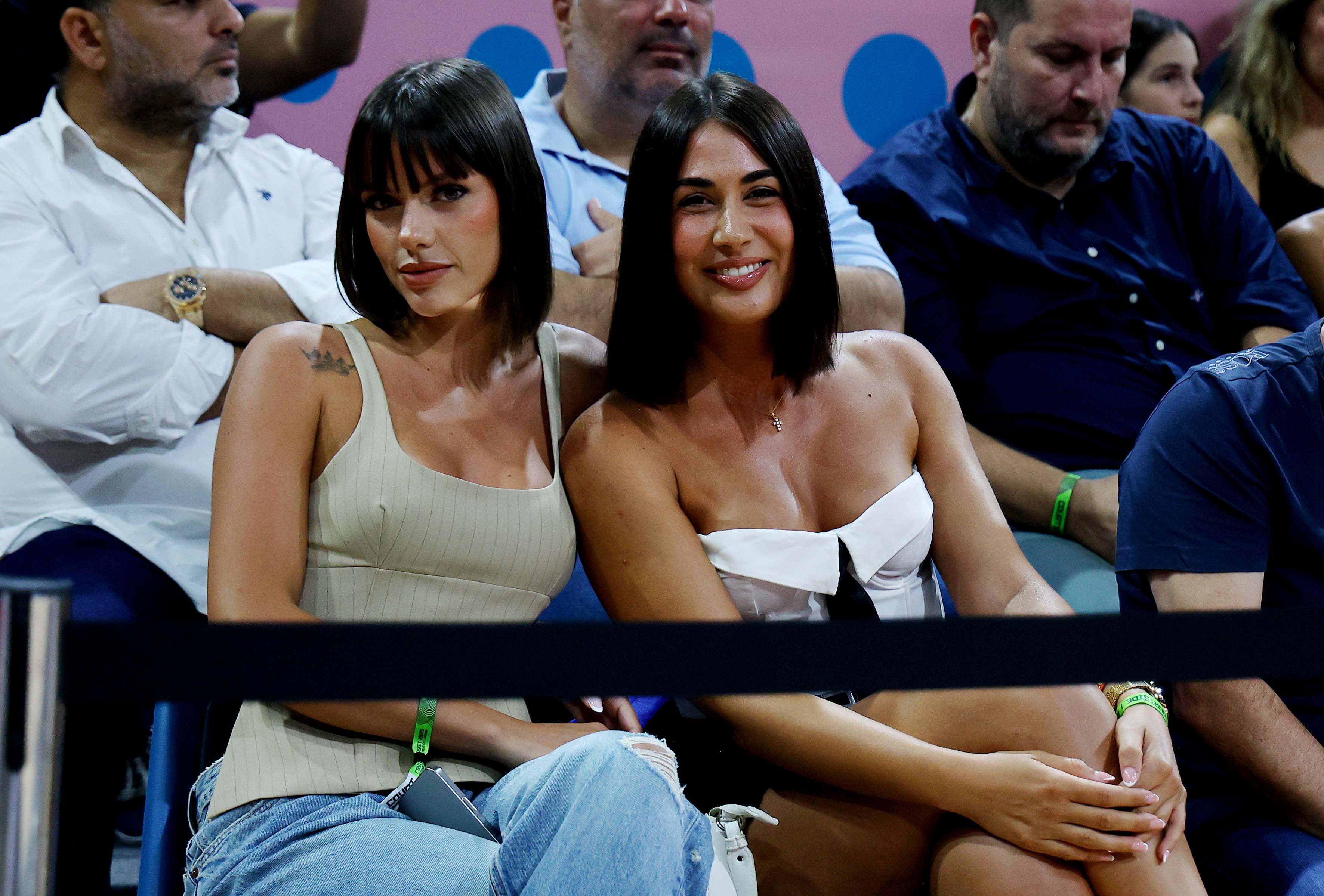 Στην Λεμεσό η Μαριγκόνα και η Μαριπόζα για το Ελλάδα – Ισπανία (ΦΩΤΟΓΡΑΦΙΑ & ΒΙΝΤΕΟ) Στην Λεμεσό η Μαριγκόνα και η Μαριπόζα για το Ελλάδα – Ισπανία (ΦΩΤΟΓΡΑΦΙΑ & ΒΙΝΤΕΟ)