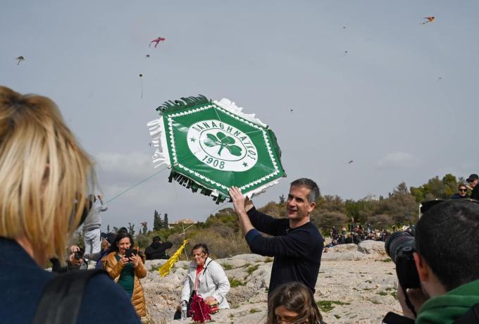 Κώστας Μπακογιάννης: Γιόρτασε τα γενέθλια του γιου του με τούρτα του Παναθηναϊκού