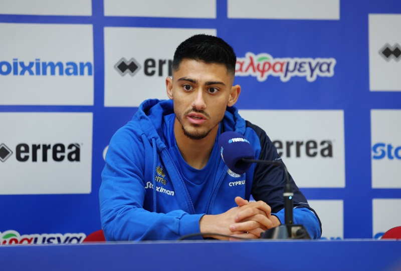 ΣΑΤΣΙΑΣ: «Δεν υπάρχει ποδοσφαιριστής που δεν θέλει να παίζει με το εθνόσημο στο στήθος» (ΒΙΝΤΕΟ)