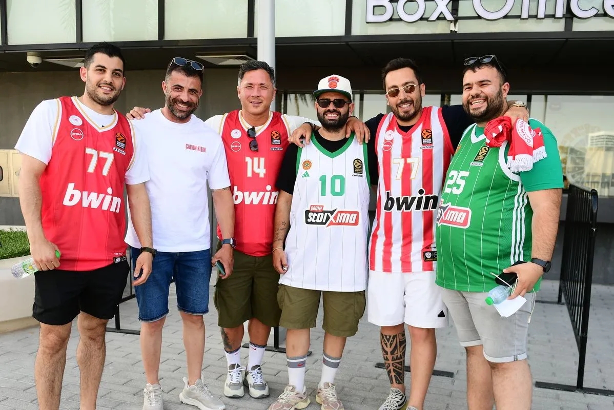 Final Four: Φίλαθλοι του Ολυμπιακού και του Παναθηναϊκού αγκαλιά – Υπέροχες εικόνες στο Άμπου Ντάμπι