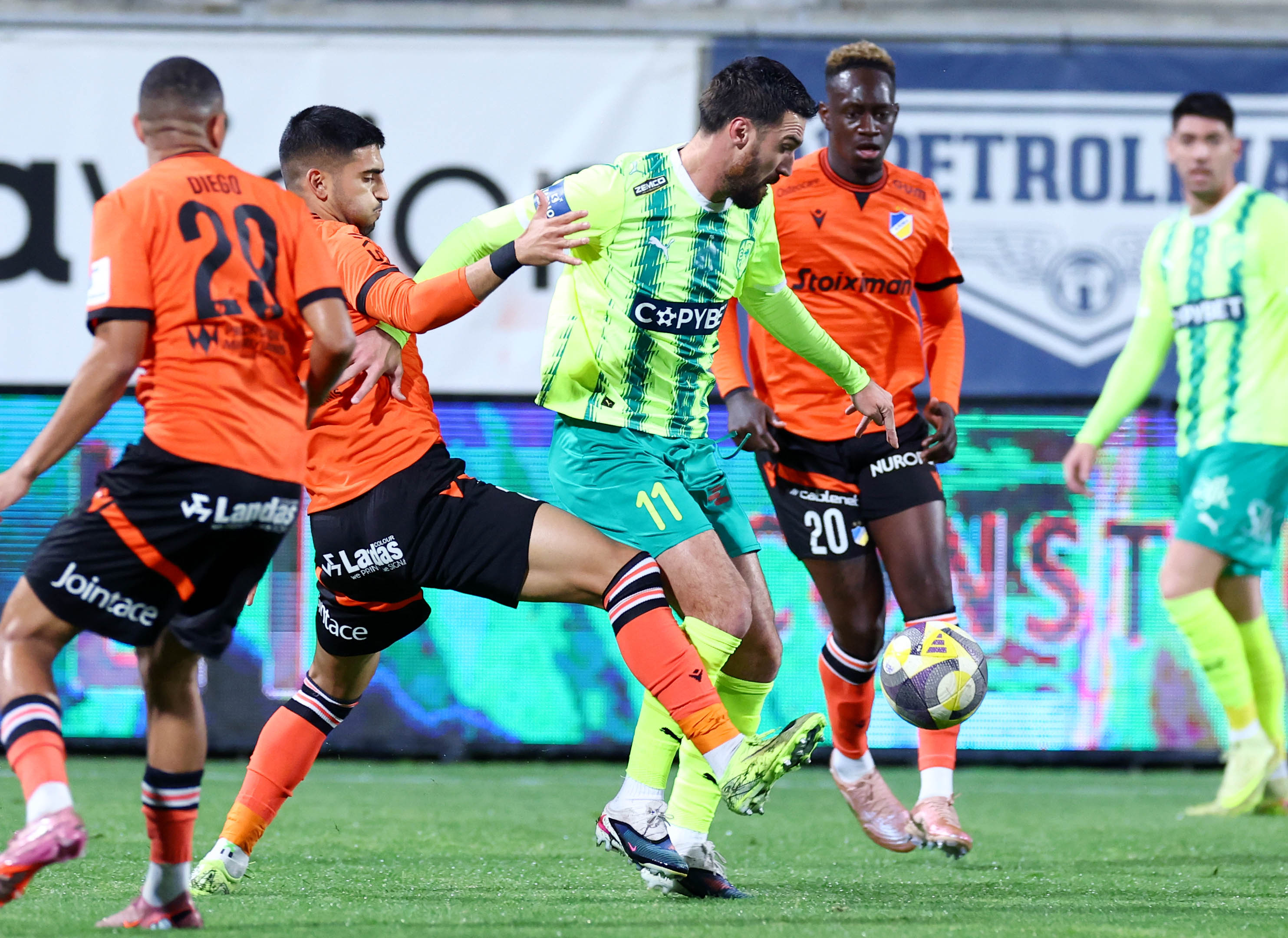 LIVE: AEK-ΑΠΟΕΛ 1-0 (Α' ΗΜΙΧΡΟΝΟ)