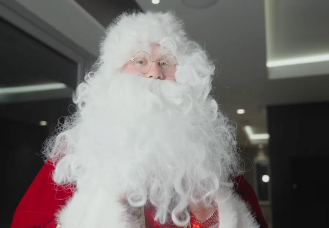 Ποιος παίκτης της Premier League ντύθηκε Άγιος Βασίλης και μοίρασε δώρα σε παιδιά