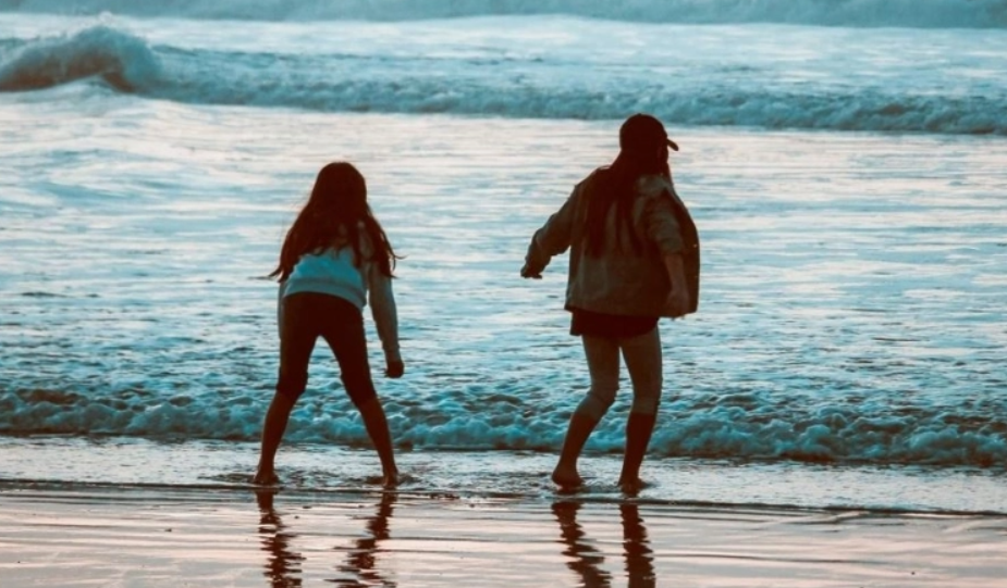 Οι γονείς που μεγαλώνουν συναισθηματικά ευφυή παιδιά, τους κάνουν τακτικά αυτές τις 9 ερωτήσεις