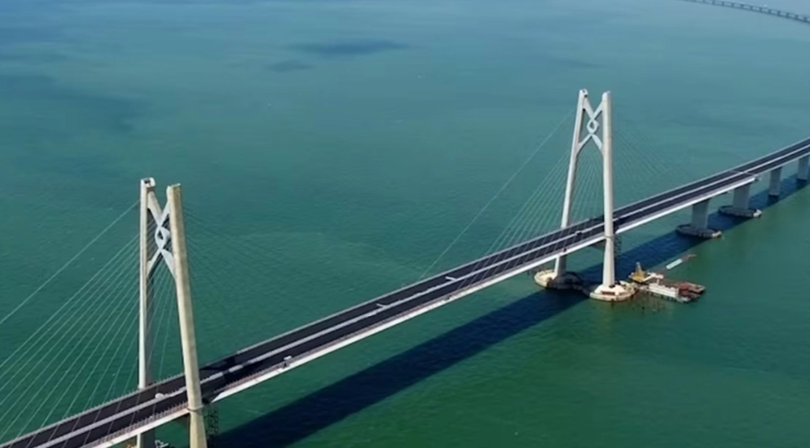 Η μεγαλύτερη θαλάσσια γέφυρα στον κόσμο: 55 χιλιομέτρων και μείωση του χρόνου ταξιδιού των 3 ωρών σε 30 λεπτά (BINTEO)