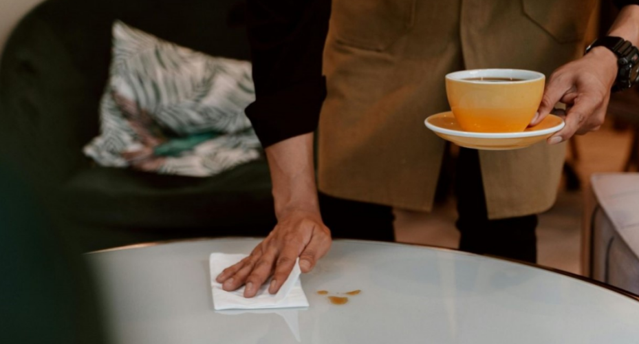 Τι σημαίνει όταν κάποιος δεν αφήνει tips στον σερβιτόρο – Ψυχολόγοι εξηγούν
