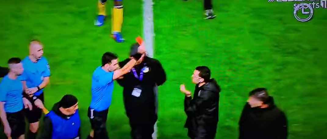 Μοίραζε ΚΟΚΚΙΝΕΣ ο Φωτίου, ΕΞΑΛΛΟΙ στον ΑΠΟΕΛ – ΒΙΝΤΕΟ