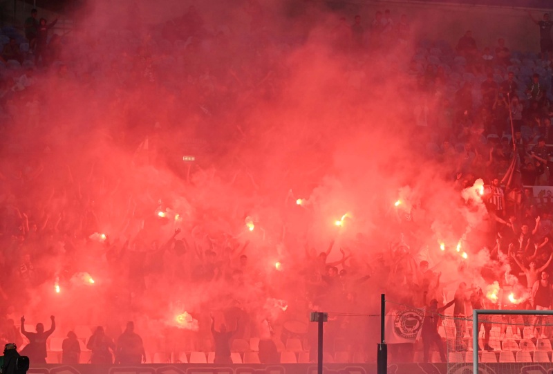 Επεισόδια σε Fan Club οπαδών μετά το Ομόνοια-ΑΠΟΕΛ – Στη σκηνή Αστυνομία και Ασθενοφόρο