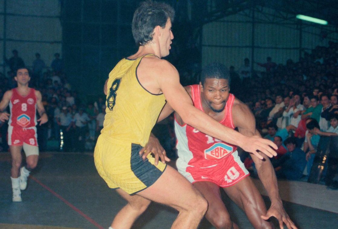 Από την αποθέωση στη φυλακή και τον δρόμο: Ο παικταράς του Ολυμπιακού που σύρθηκε στα πόδια του λευκού διαβόλου