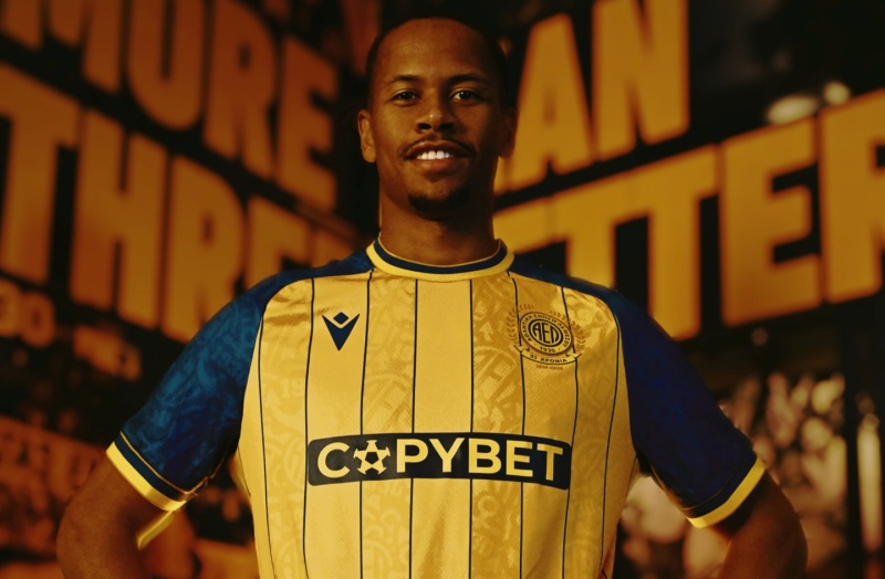 Οι πρώτες... πόζες με την κίτρινη φανέλα του νέου ΛΕΟΝΤΑ, Ζακάρια Σαβό! (ΦΩΤΟΓΡΑΦΙΕΣ - ΒΙΝΤΕΟ)